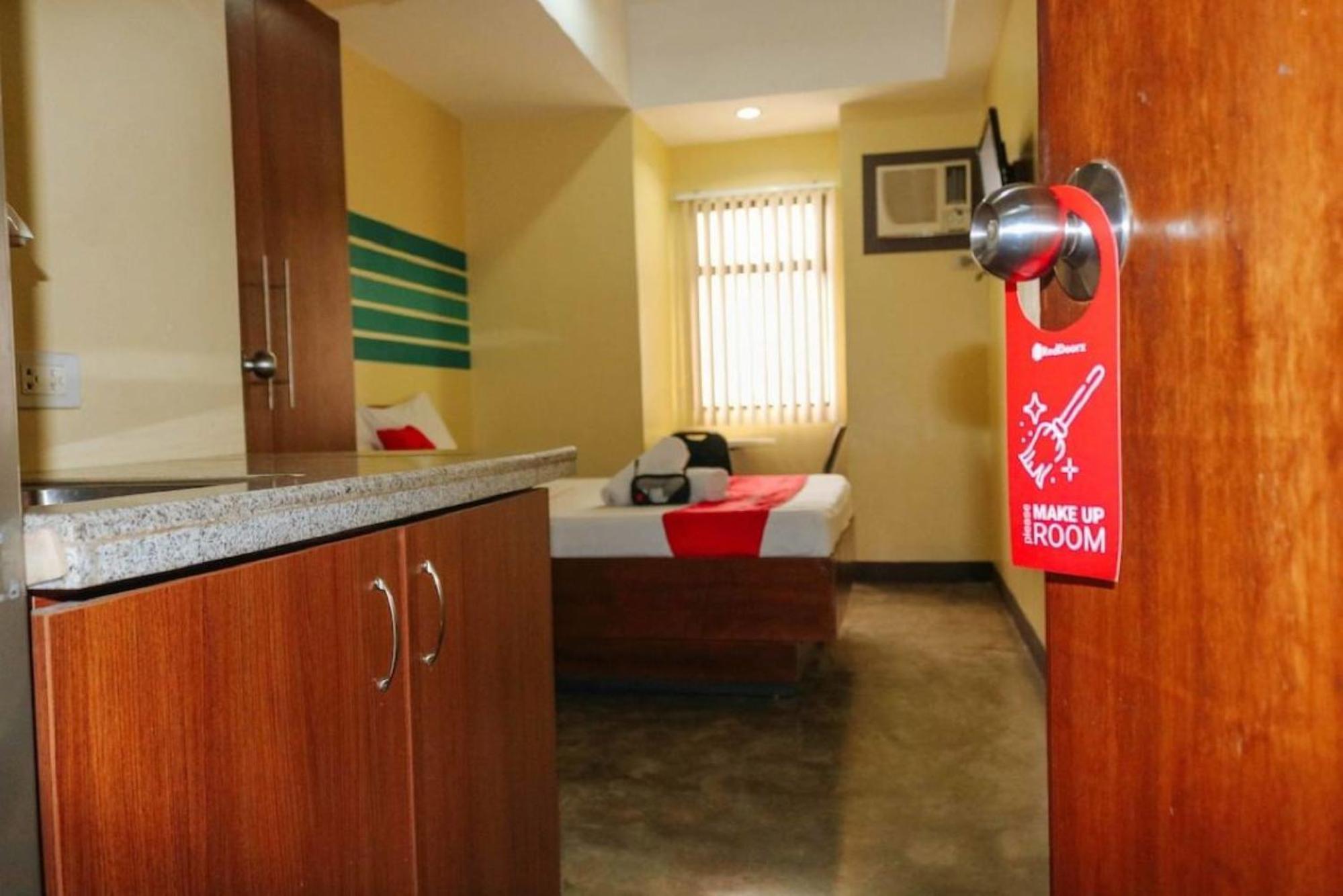 Отель Reddoorz @ Mj Cuenco Avenue Себу Экстерьер фото